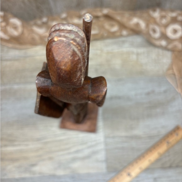 VTG Spanish DON QUIXOTE Sculpture Figure  Carved Wood W/ Spear & Shield 13.75”T - Picture 8 of 12